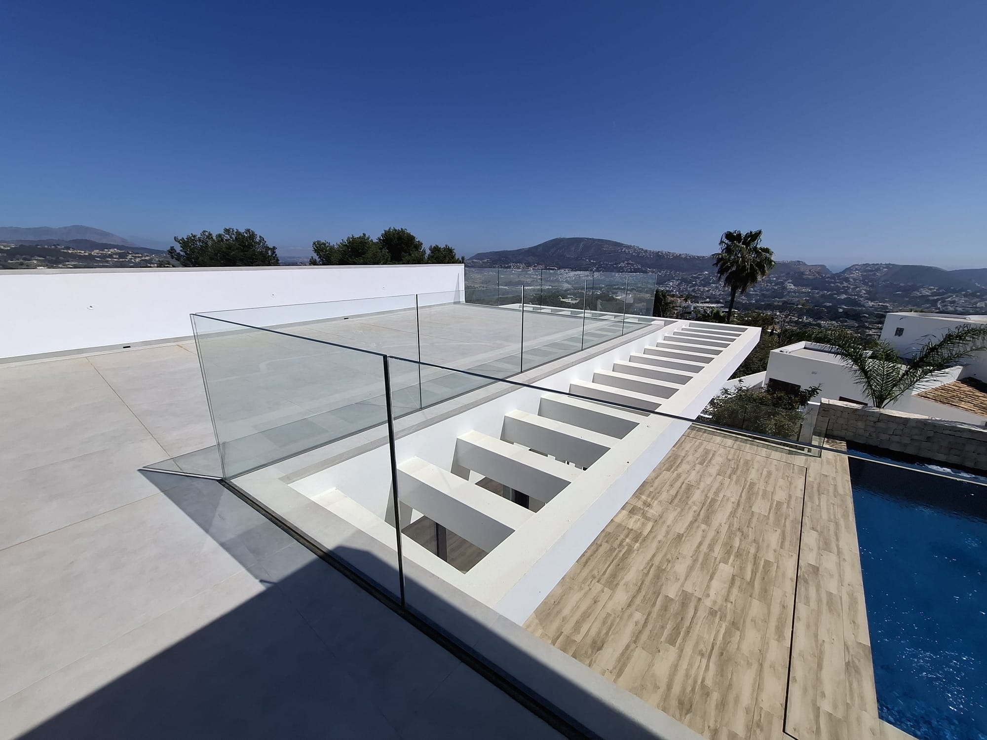  Villa en venta directa con Plusvillas- C47*-Villa de nueva construcción con 4 dormitorios y vistas al mar en Moraira (Costa Blanca) 