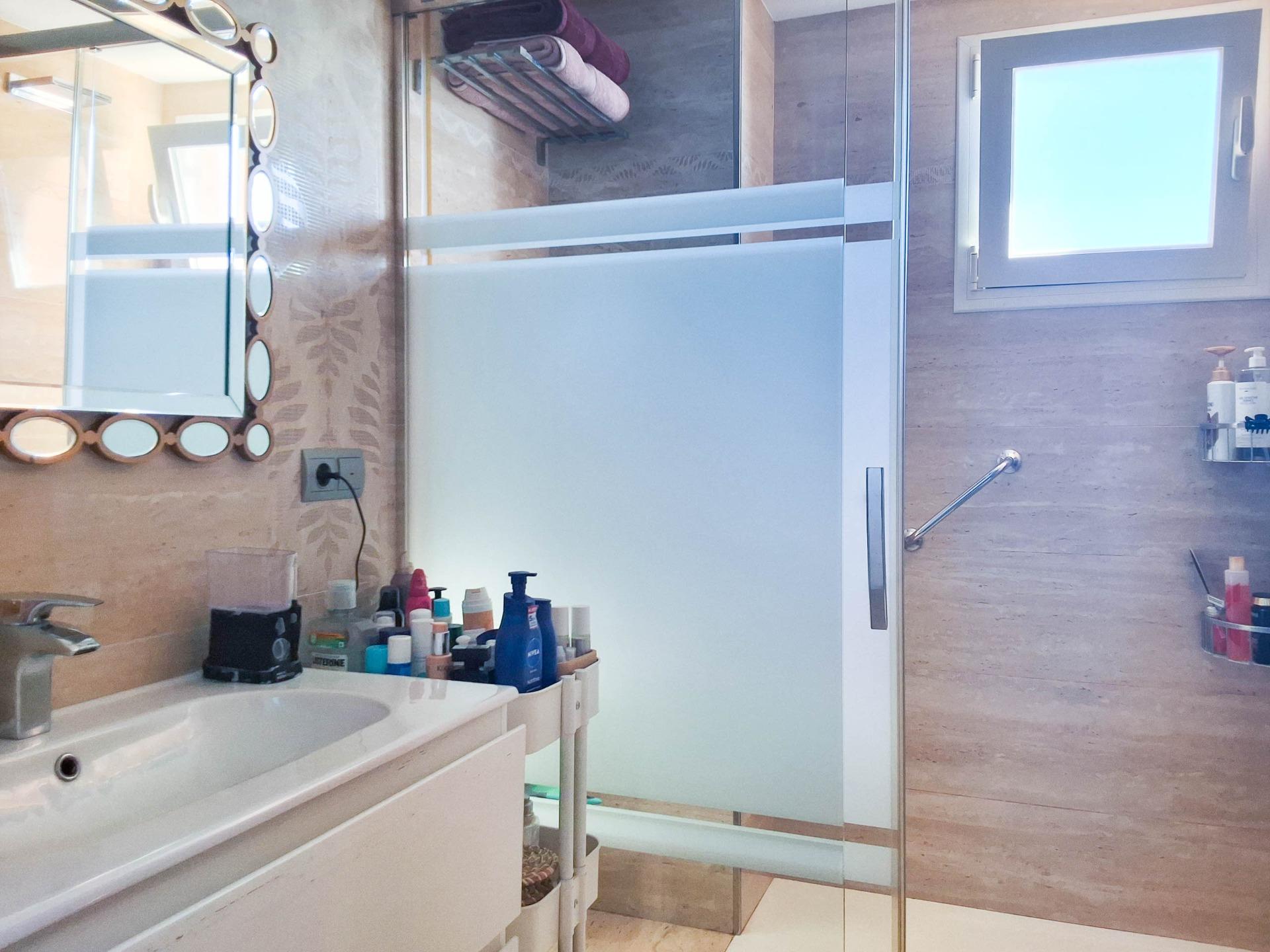  Apartamento en venta directa con Plusvillas – A17540* – Bonito apartamento de 2 dormitorios y 2 baños., (Costa Blanca), zona Benidorm 