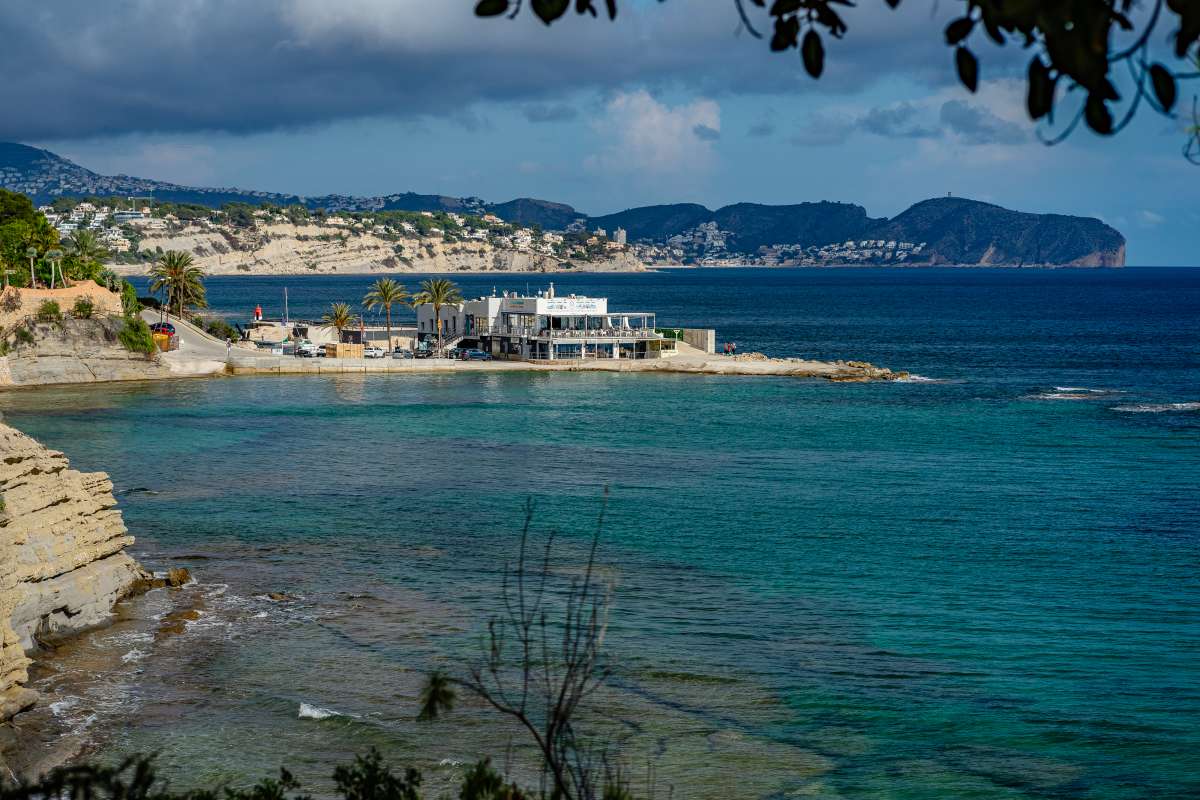  Chalet en venta directa con Plusvillas – C22035* – Villa con 5 dormitorios y 5 baños en Calpe, (Costa Blanca), zona Calpe 