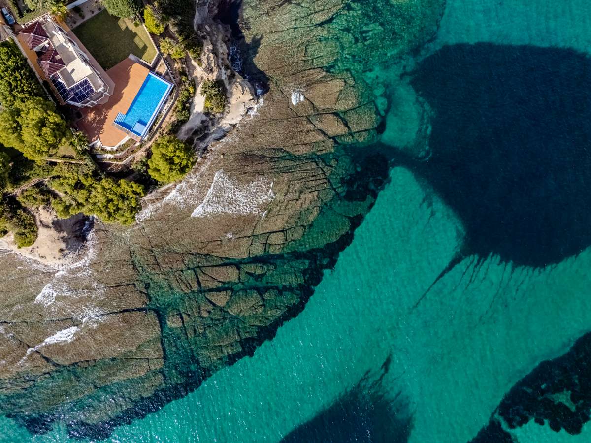  Chalet en venta directa con Plusvillas – C22035* – Villa con 5 dormitorios y 5 baños en Calpe, (Costa Blanca), zona Calpe 