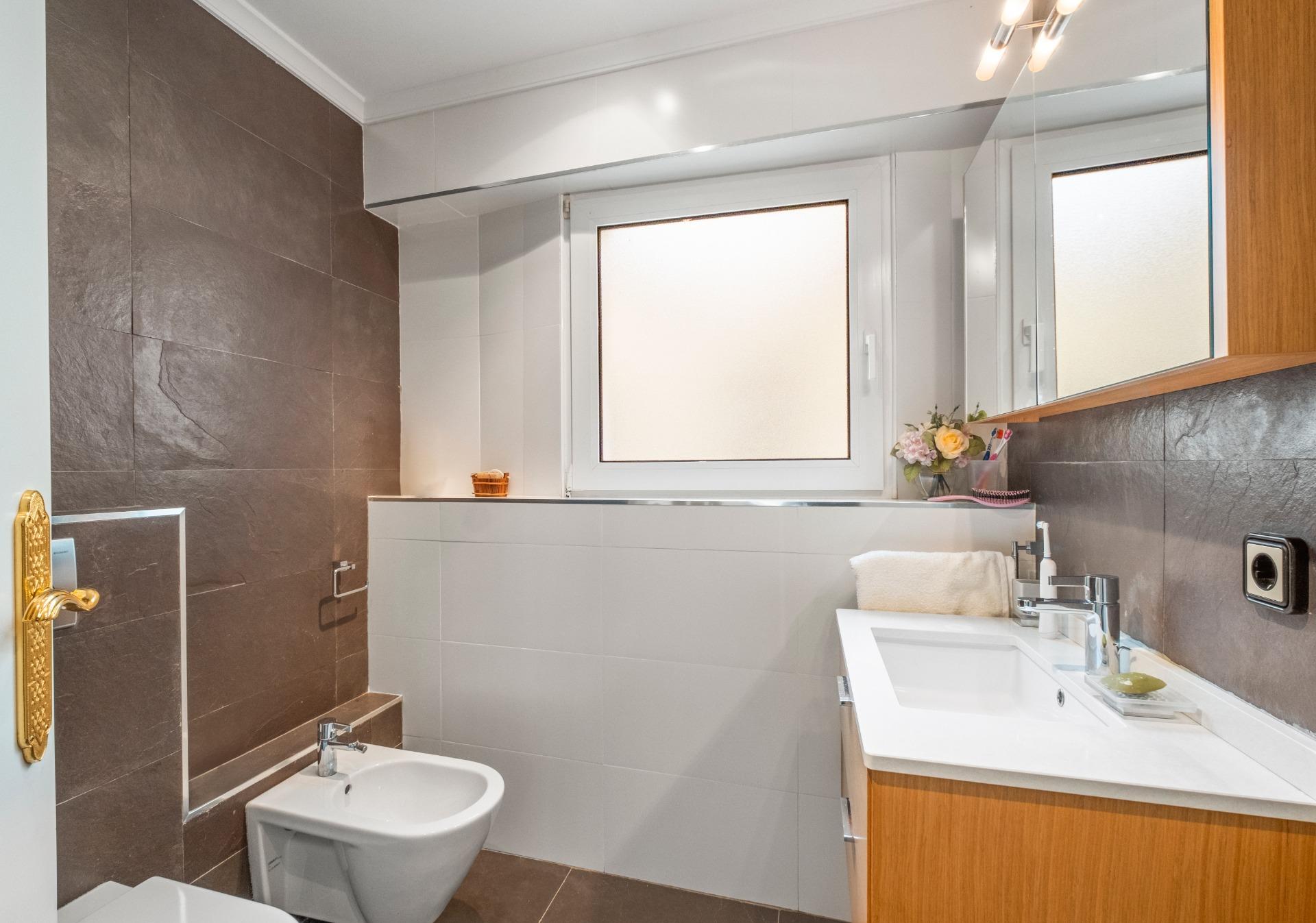  Chalet en venta directa con Plusvillas – C17345* – Villa con 5 dormitorios y 4 baños en Altea, (Costa Blanca), zona Altea La Vella 