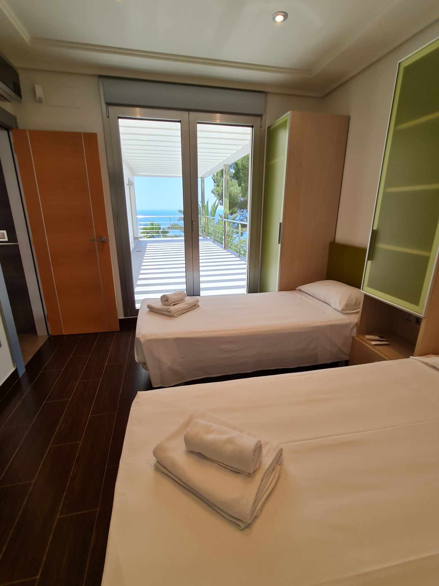  Chalet en venta con Plusvillas -C585- Villa en primera linea en Benissa Costa 