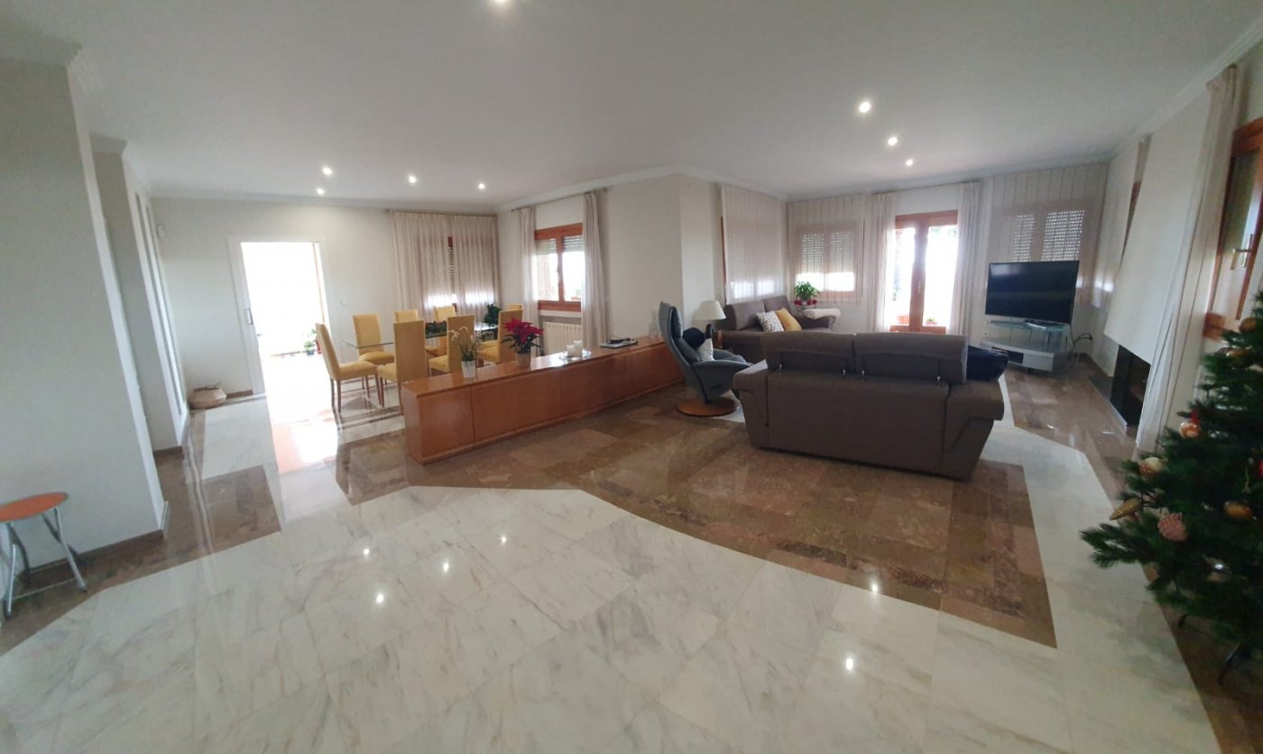 Chalet en venta directa con Plusvillas – C23088* – Villa con 5 dormitorios y 5 baños en Calpe, (Costa Blanca), zona Calpe 