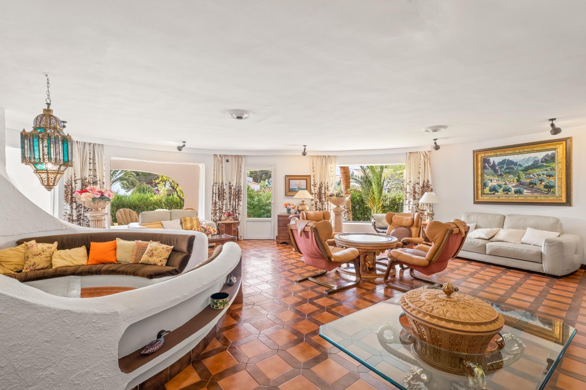  Chalet en venta directa con Plusvillas – C17345* – Villa con 5 dormitorios y 4 baños en Altea, (Costa Blanca), zona Altea La Vella 