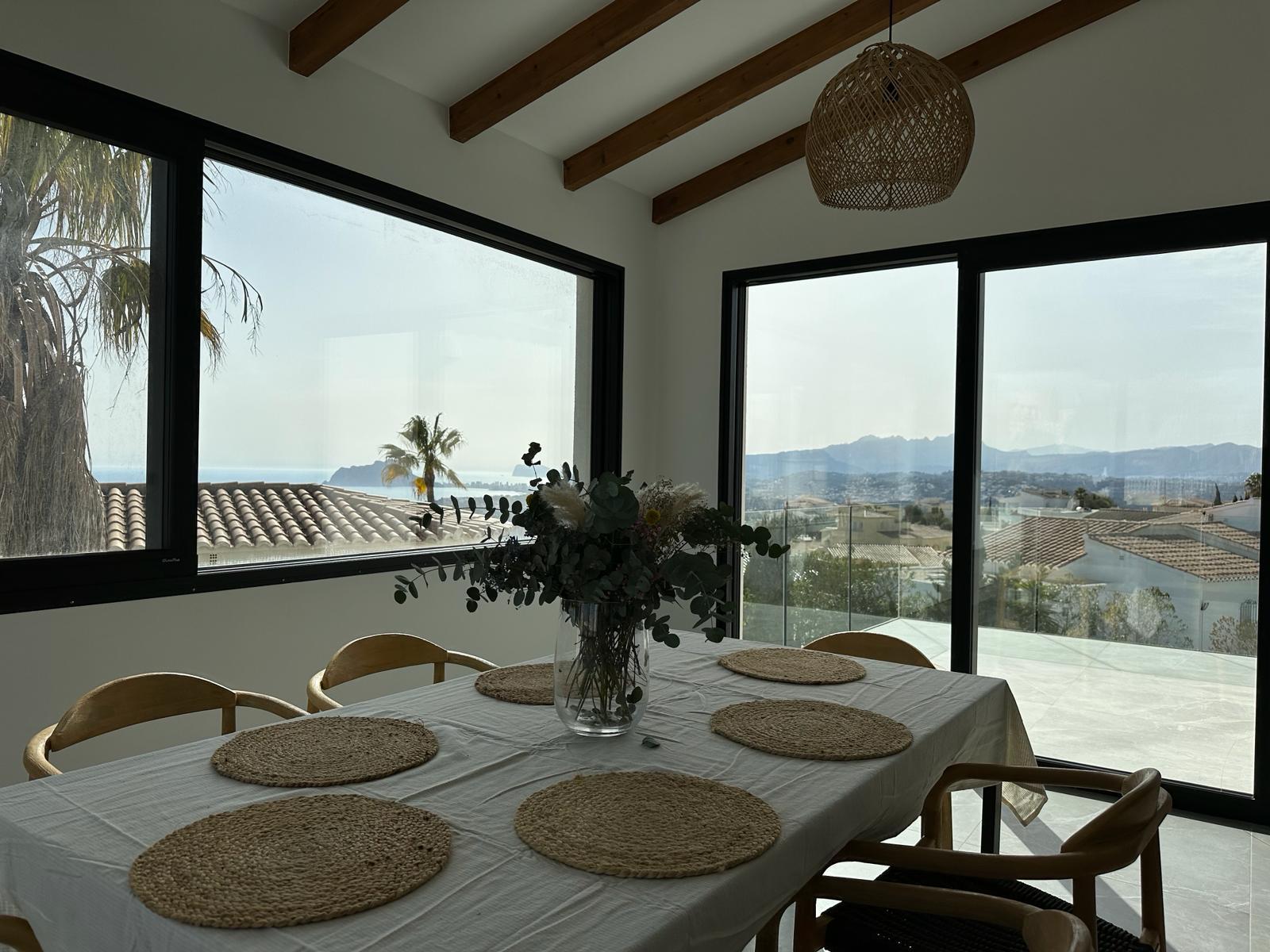  Chalet en venta con plusvillas -C121- Villas de 5 dormitorios en la Cumbre del sol con bonitas vistas al mar (Costa Blanca) 
