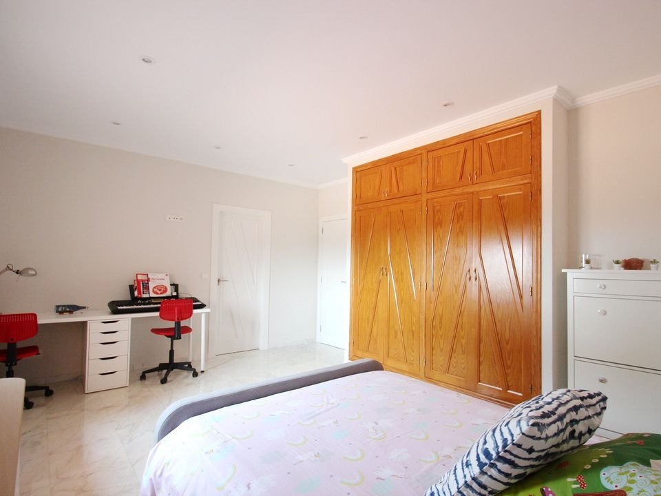  Chalet en venta directa con Plusvillas – C23088* – Villa con 5 dormitorios y 5 baños en Calpe, (Costa Blanca), zona Calpe 