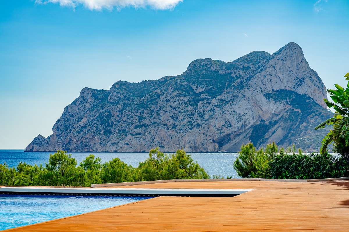  Chalet en venta directa con Plusvillas – C22035* – Villa con 5 dormitorios y 5 baños en Calpe, (Costa Blanca), zona Calpe 