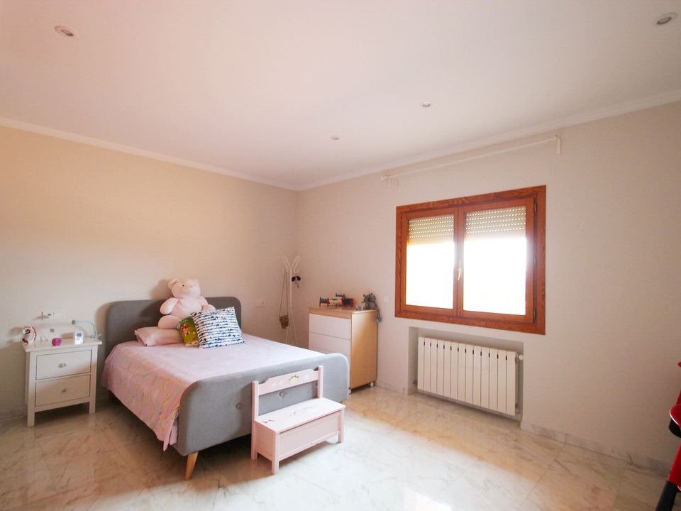  Chalet en venta directa con Plusvillas – C23088* – Villa con 5 dormitorios y 5 baños en Calpe, (Costa Blanca), zona Calpe 