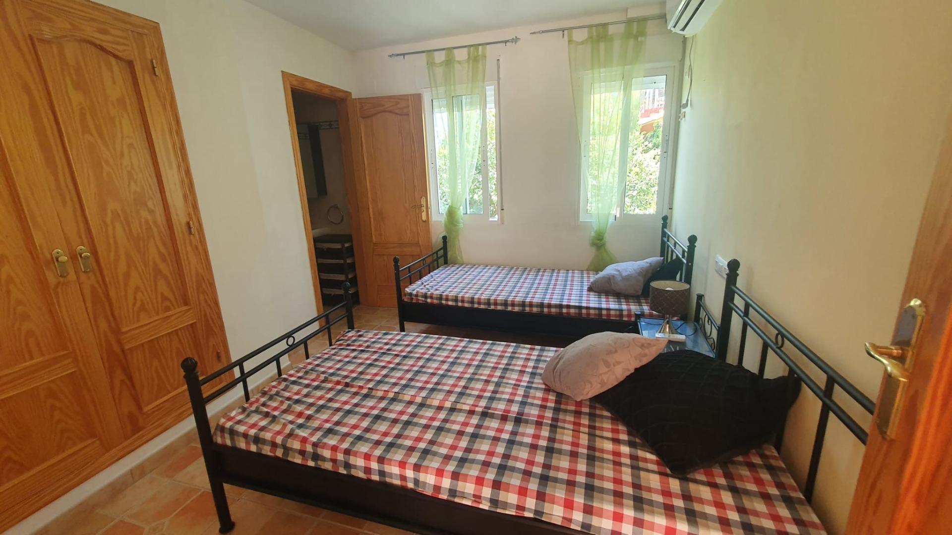  Chalet en venta directa con Plusvillas – C23100* – Villa con 8 dormitorios y 8 baños en Calpe, (Costa Blanca), zona Maryvilla 