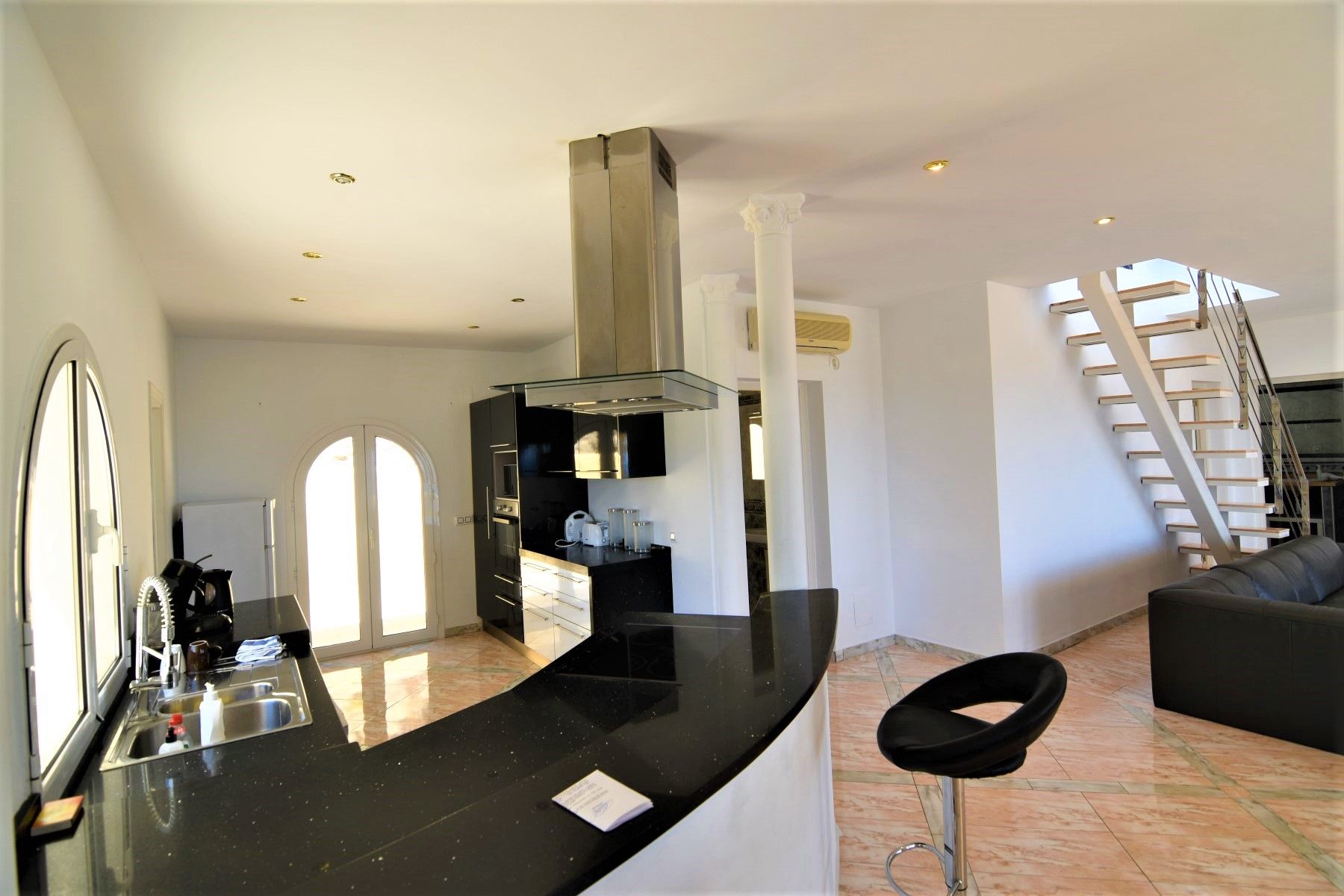  Chalet en venta directa con Plusvillas – C20008* – Villa con 4 dormitorios y 4 baños en Calpe, (Costa Blanca), zona Tosal de la Cometa 