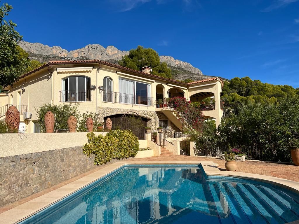  Chalet en venta directa con Plusvillas – C16301* – Villa con 5 dormitorios y 5 baños en Altea la Vella, (Costa Blanca), zona  