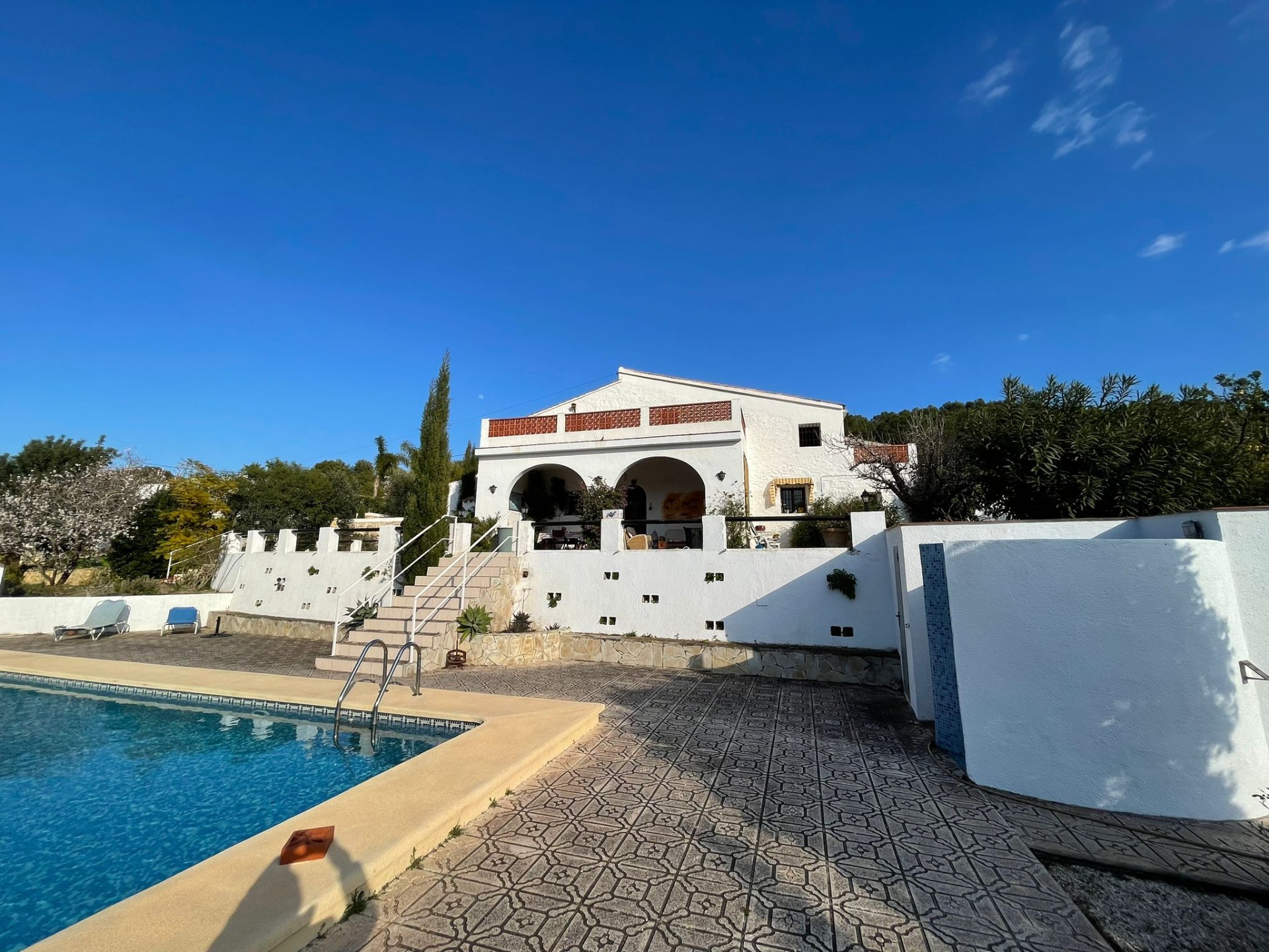  Chalet en venta directa con Plusvillas – C23083* – Villa con 3 dormitorios y 1 baños en Calpe, (Costa Blanca), zona Tosal de cometa 