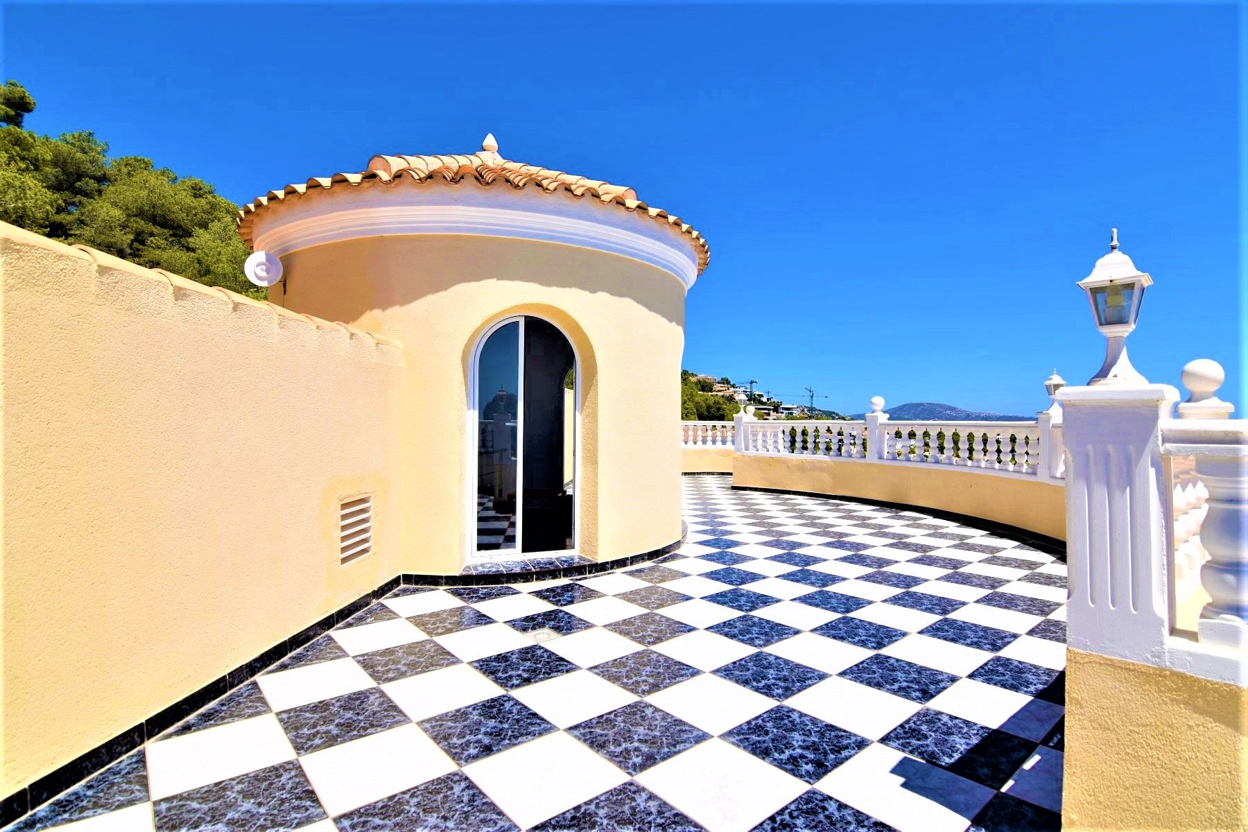  Chalet en venta directa con Plusvillas – C20008* – Villa con 4 dormitorios y 4 baños en Calpe, (Costa Blanca), zona Tosal de la Cometa 