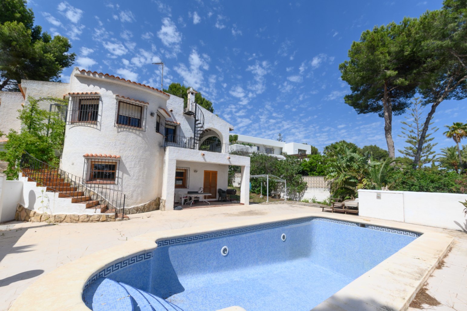  Chalet en venta directa con Plusvillas – C36302* – Villa con 5 dormitorios y 3 baños en Benissa, (Costa Blanca), zona  