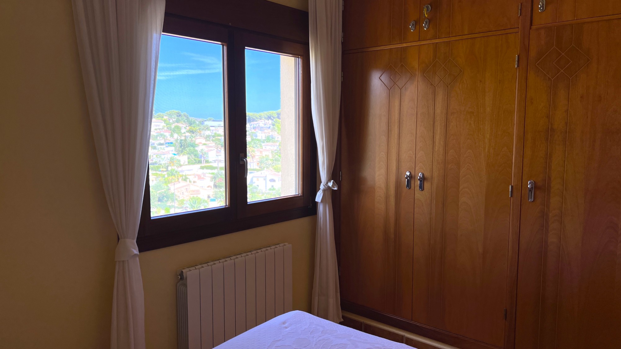  Chalet en venta directa con Plusvillas – C4166* – Villa con 6 dormitorios y 4 baños en Benissa Costa, (Costa Blanca), zona Baladrar 