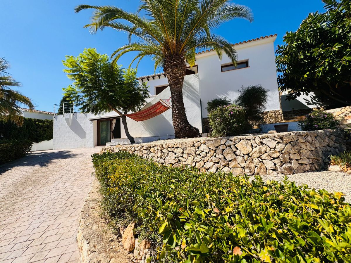  Chalet en venta directa con Plusvillas – C38019* – Villa con 3 dormitorios y 2 baños en Benissa, (Costa Blanca), zona La Fustera 