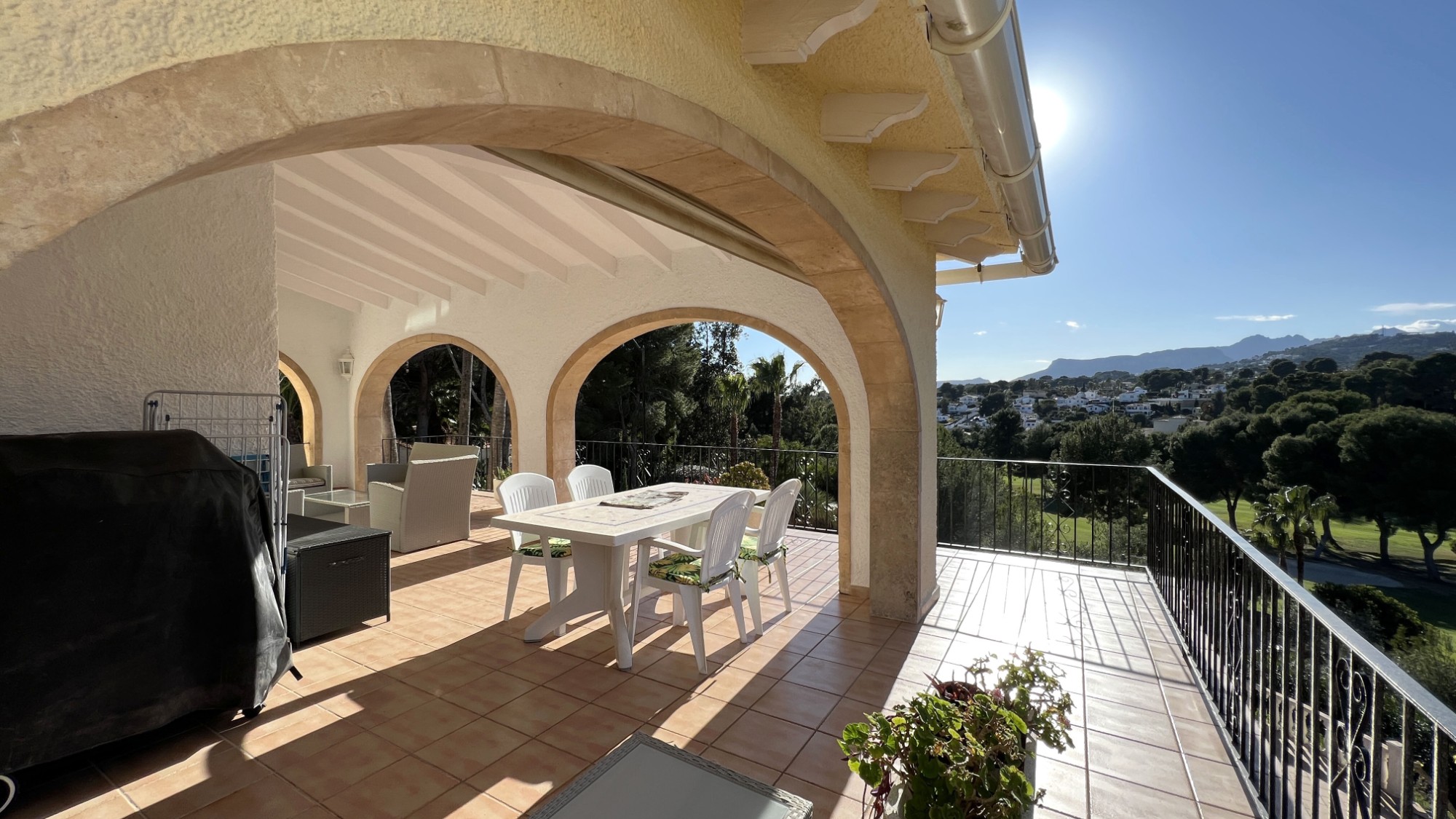  Chalet en venta directa con Plusvillas – C4103* – Villa con 6 dormitorios y 4 baños en Benissa Costa, (Costa Blanca), zona San Jaime 