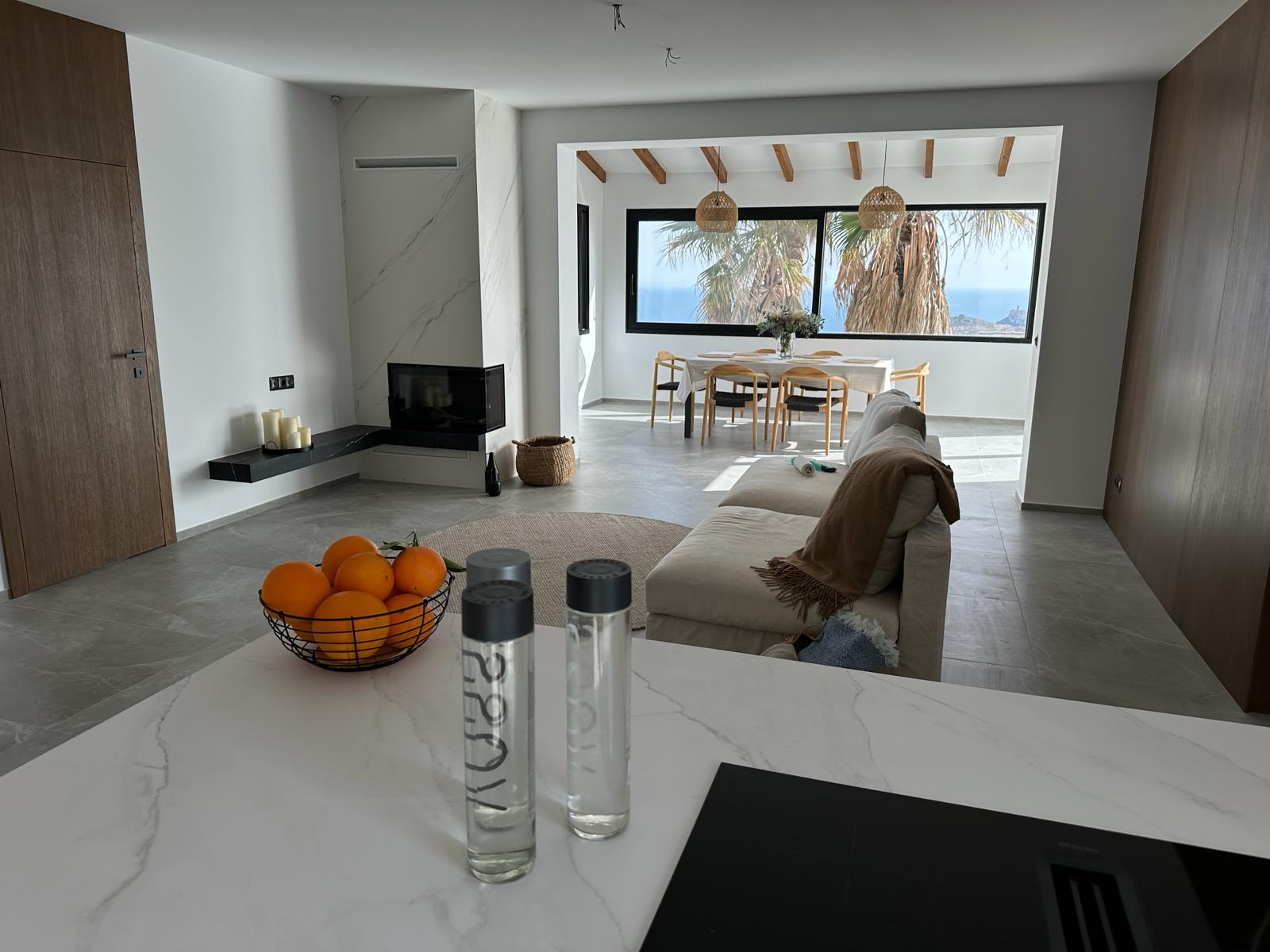  Chalet en venta con plusvillas -C121- Villas de 5 dormitorios en la Cumbre del sol con bonitas vistas al mar (Costa Blanca) 