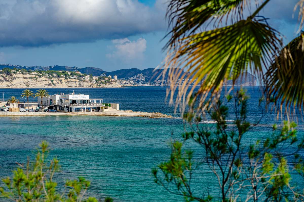  Chalet en venta directa con Plusvillas – C22035* – Villa con 5 dormitorios y 5 baños en Calpe, (Costa Blanca), zona Calpe 