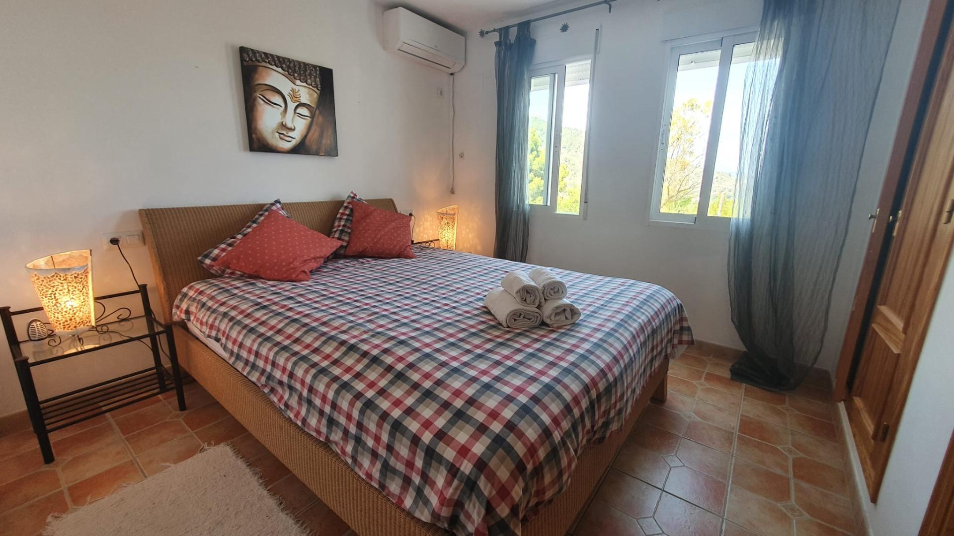  Chalet en venta directa con Plusvillas – C23100* – Villa con 8 dormitorios y 8 baños en Calpe, (Costa Blanca), zona Maryvilla 