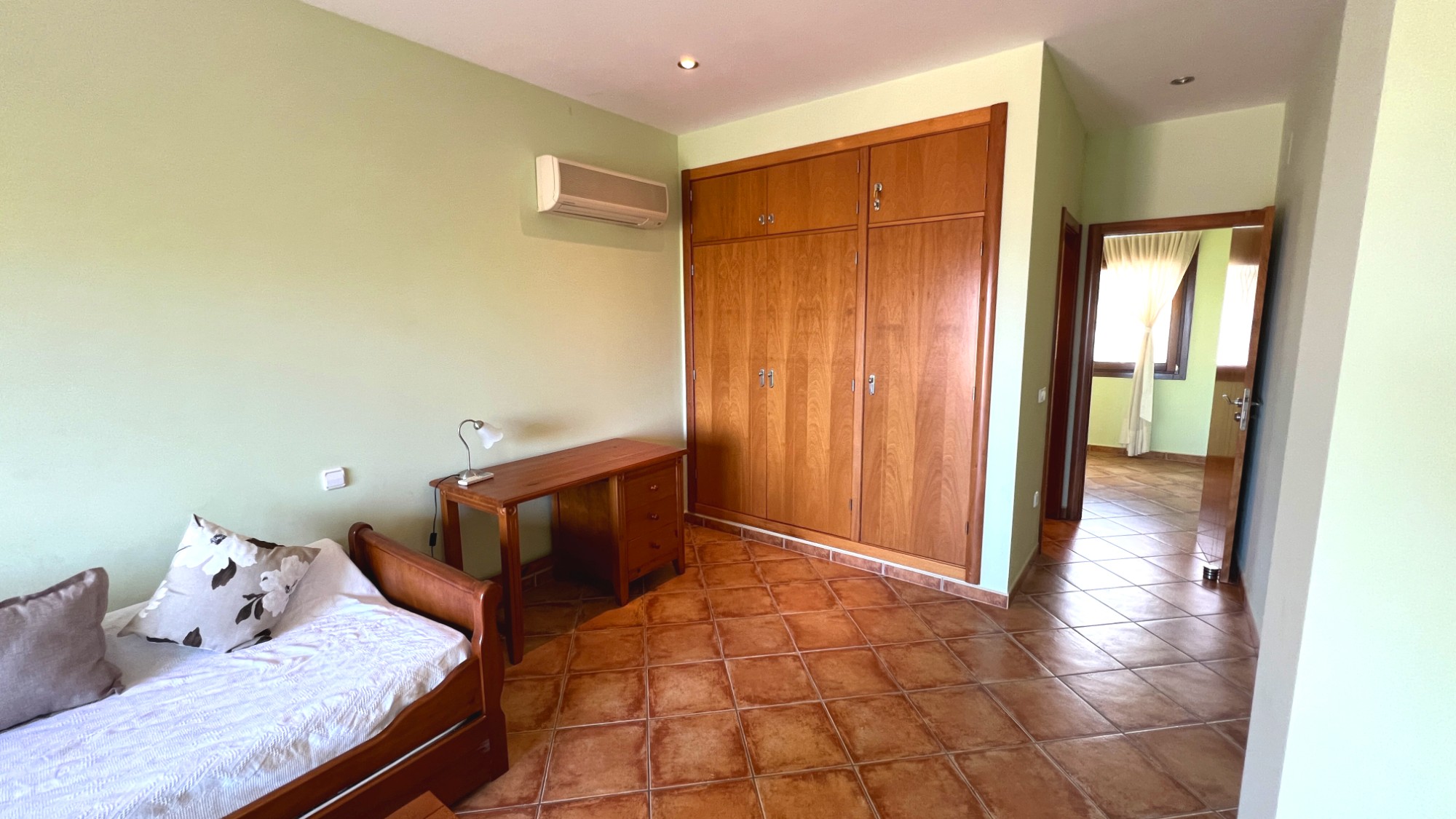  Chalet en venta directa con Plusvillas – C4166* – Villa con 6 dormitorios y 4 baños en Benissa Costa, (Costa Blanca), zona Baladrar 