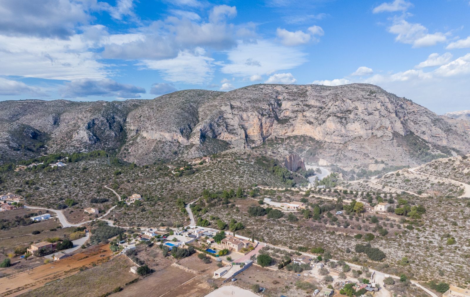  Chalet en venta directa con Plusvillas – C27018* – Villa con 2 dormitorios y 2 baños en Teulada, (Costa Blanca), zona Campo 