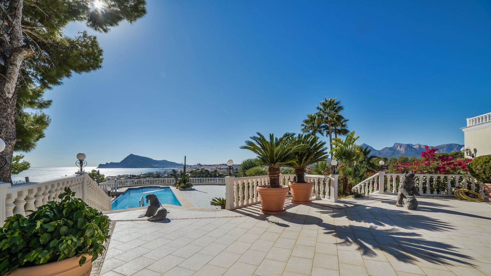  Chalet en venta directa con Plusvillas – C24017* – Villa con 2 dormitorios y 2 baños en Altea, (Costa Blanca), zona Pueblo 