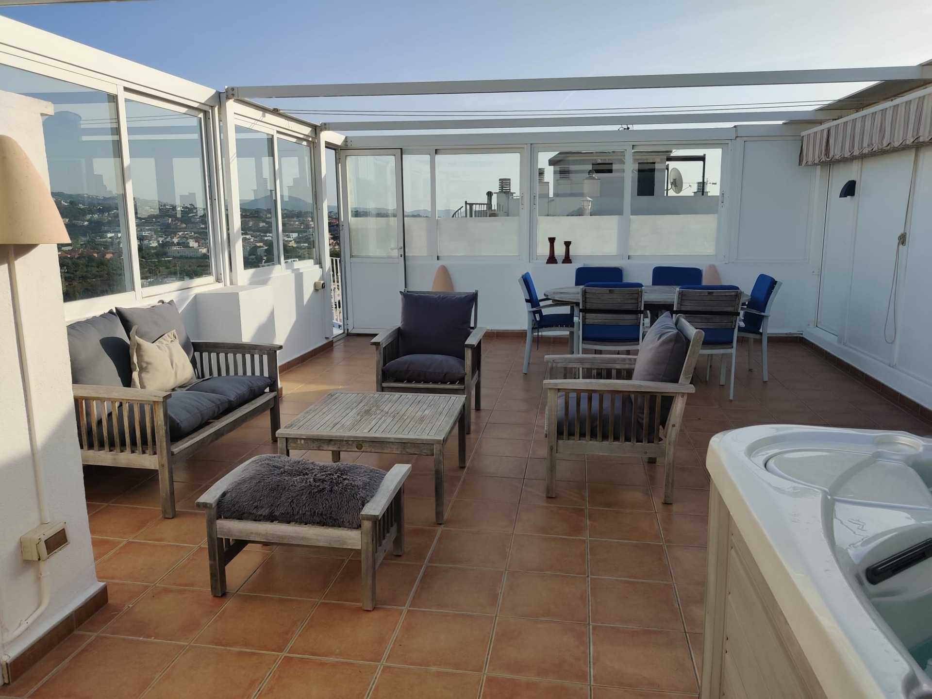  Ático en venta directa con Plusvillas – C23057* – Villa con 2 dormitorios y 2 baños en Calpe, (Costa Blanca), zona Centro 