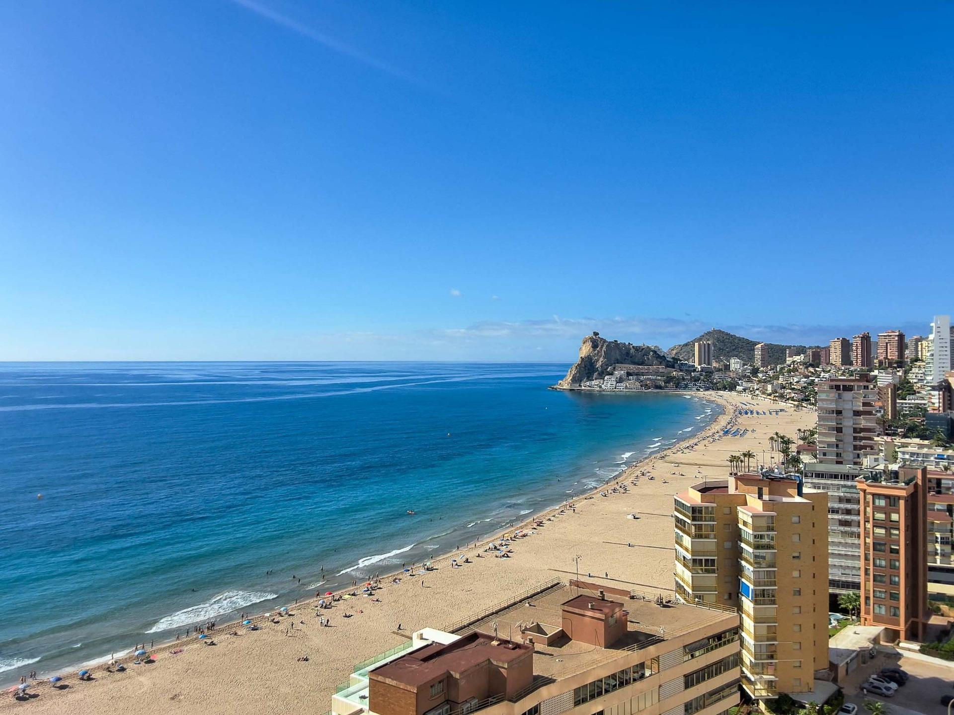  Apartamento en venta directa con Plusvillas – A17540* – Bonito apartamento de 2 dormitorios y 2 baños., (Costa Blanca), zona Benidorm 