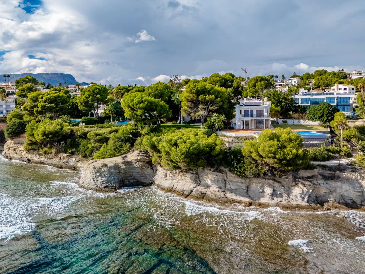  Chalet en venta directa con Plusvillas – C22035* – Villa con 5 dormitorios y 5 baños en Calpe, (Costa Blanca), zona Calpe 