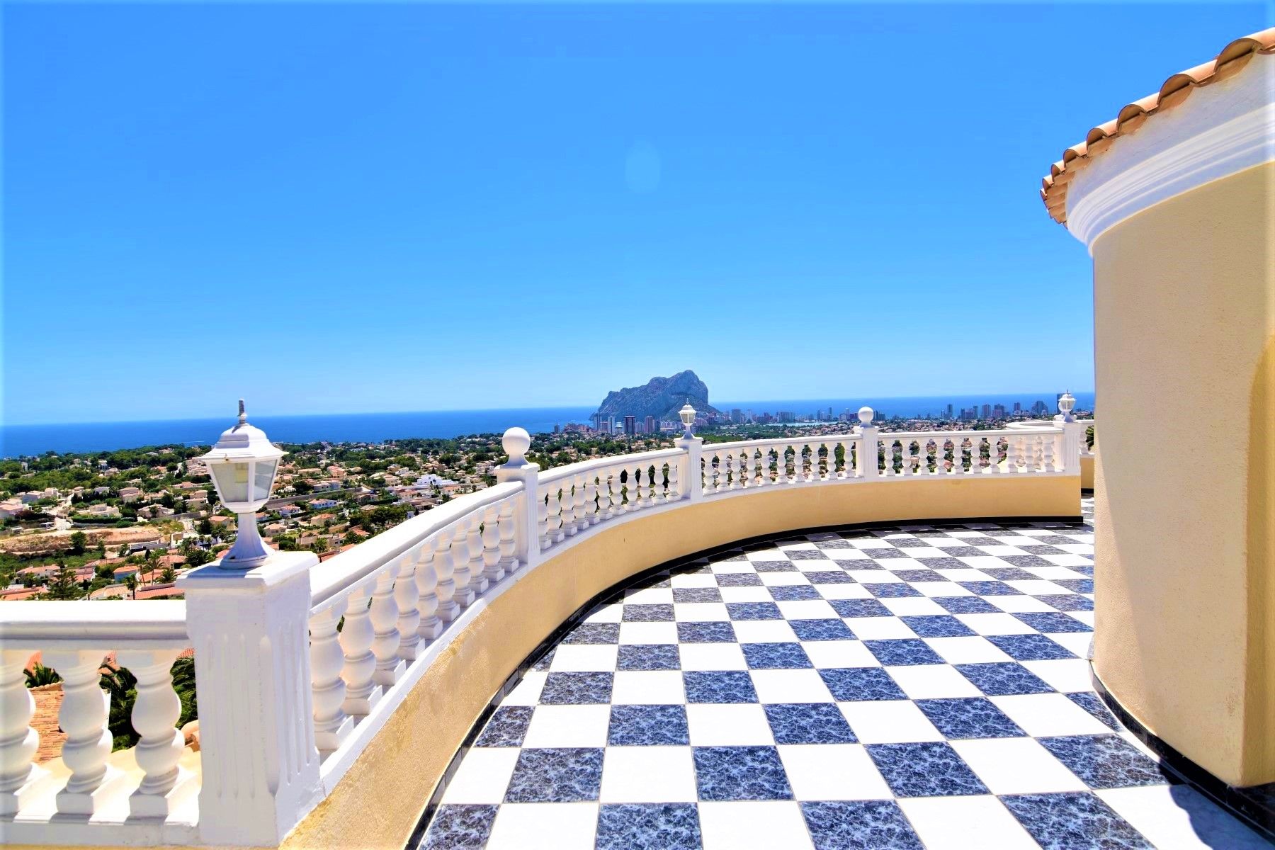  Chalet en venta directa con Plusvillas – C20008* – Villa con 4 dormitorios y 4 baños en Calpe, (Costa Blanca), zona Tosal de la Cometa 