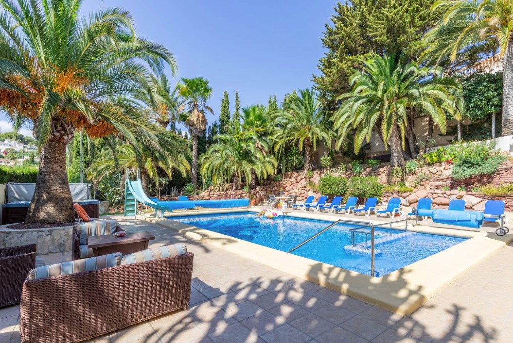  Chalet en venta directa con Plusvillas – C4136* – Villa con 10 dormitorios y 5 baños en Moraira, (Costa Blanca), zona Moraira 