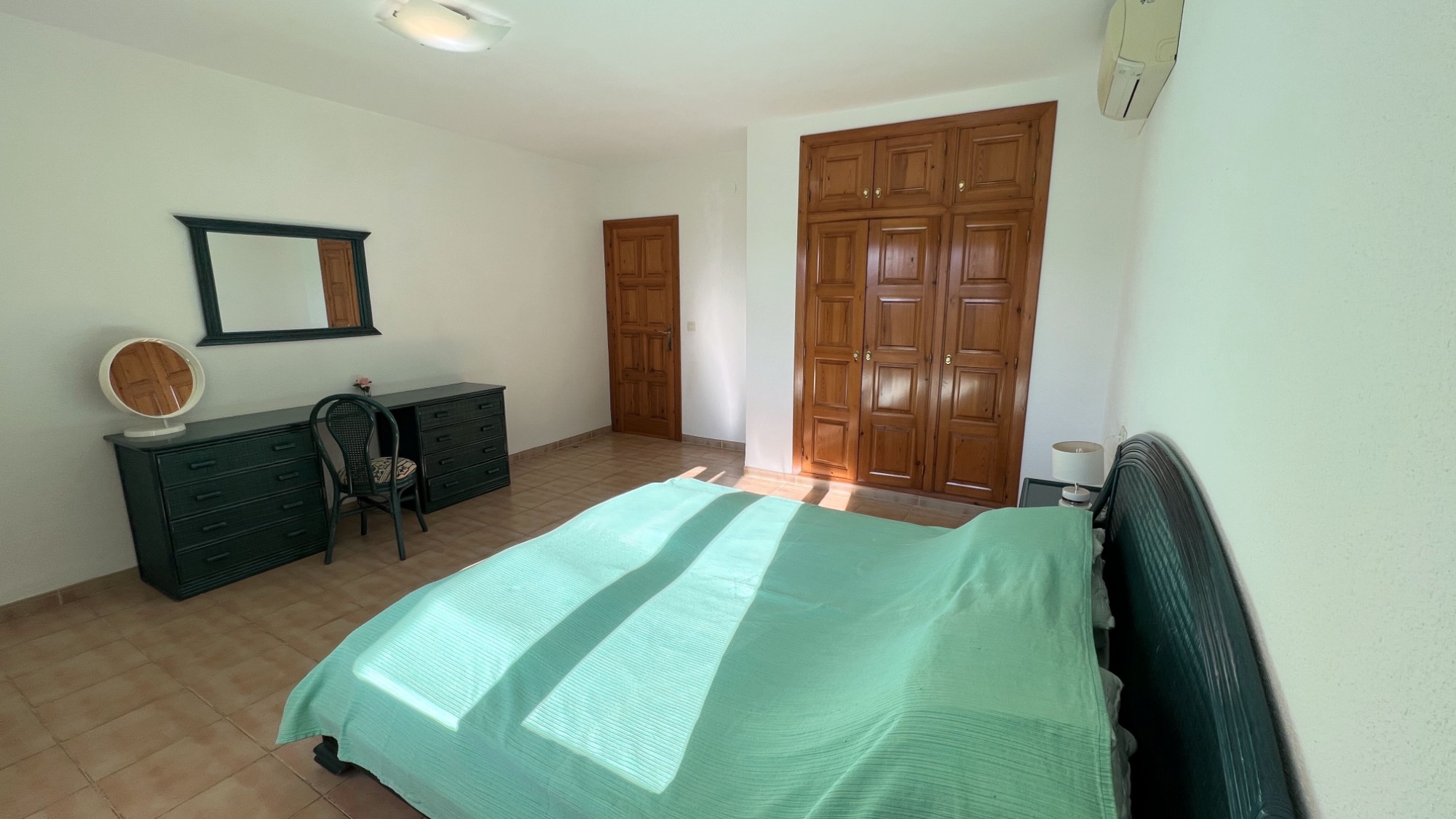  Chalet en venta directa con Plusvillas – C4103* – Villa con 6 dormitorios y 4 baños en Benissa Costa, (Costa Blanca), zona San Jaime 