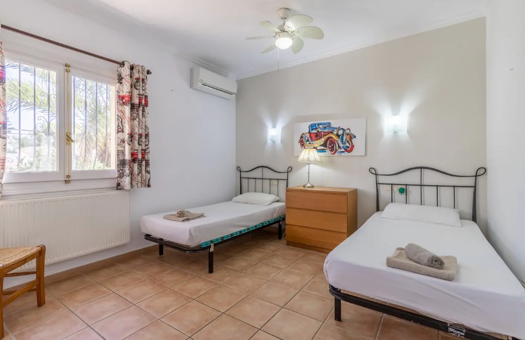  Chalet en venta directa con Plusvillas – C4136* – Villa con 10 dormitorios y 5 baños en Moraira, (Costa Blanca), zona Moraira 