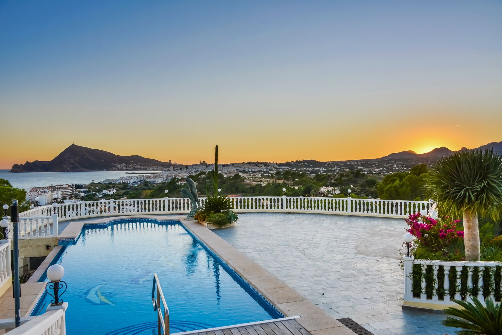  Chalet en venta directa con Plusvillas – C24017* – Villa con 2 dormitorios y 2 baños en Altea, (Costa Blanca), zona Pueblo 