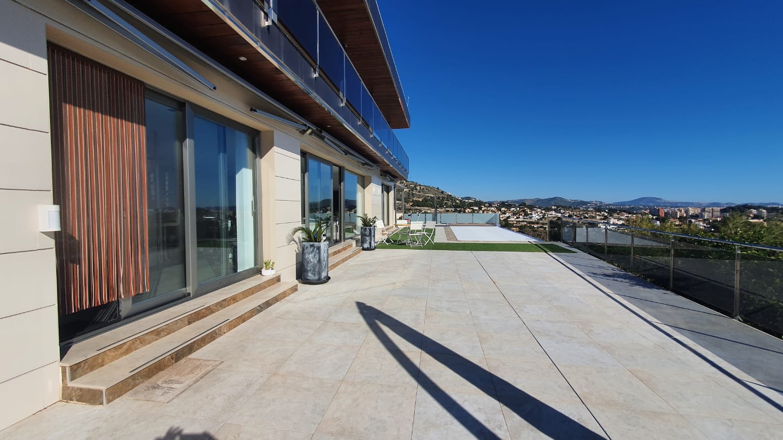  Chalet en venta directa con Plusvillas – C23077* – Villa con 5 dormitorios y 8 baños en Calpe, (Costa Blanca), zona Maryvilla 