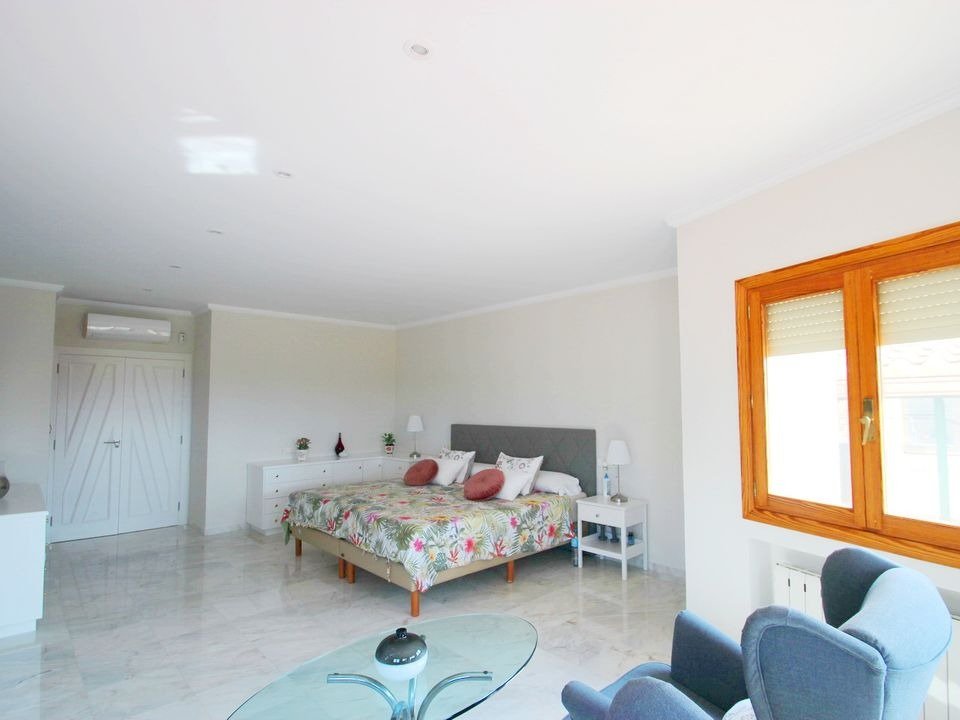  Chalet en venta directa con Plusvillas – C23088* – Villa con 5 dormitorios y 5 baños en Calpe, (Costa Blanca), zona Calpe 