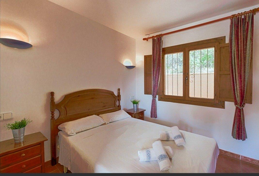  Chalet en venta directa con Plusvillas – C26041* – Villa con 3 dormitorios y 1 baños en Calpe, (Costa Blanca), zona  