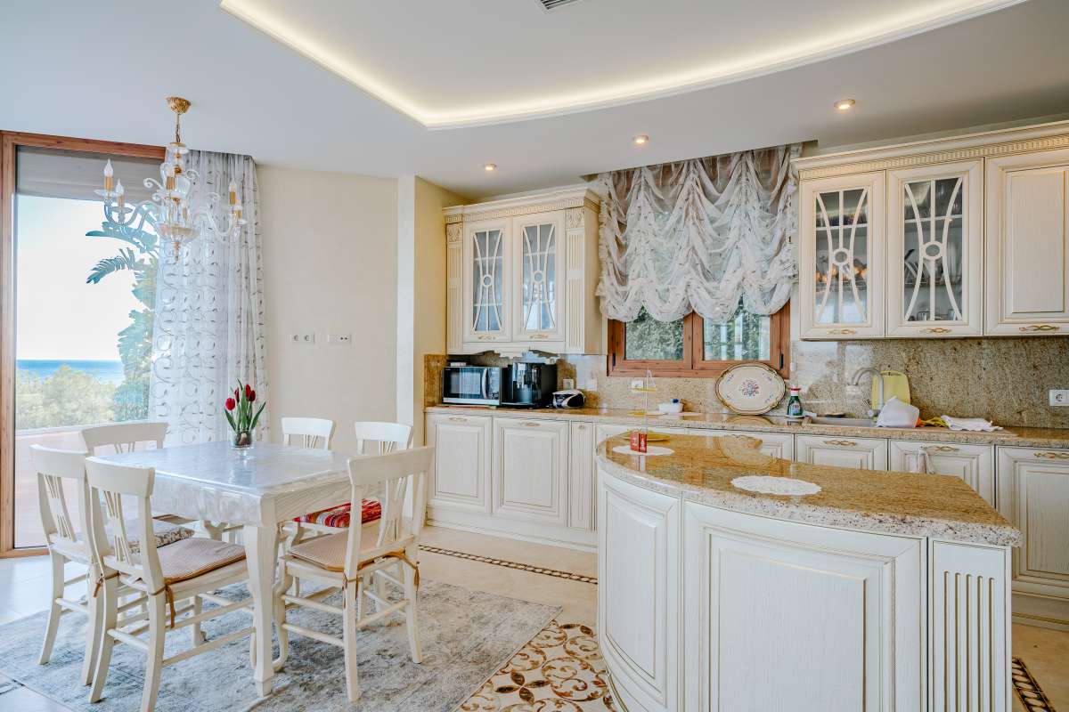  Chalet en venta directa con Plusvillas – C22035* – Villa con 5 dormitorios y 5 baños en Calpe, (Costa Blanca), zona Calpe 