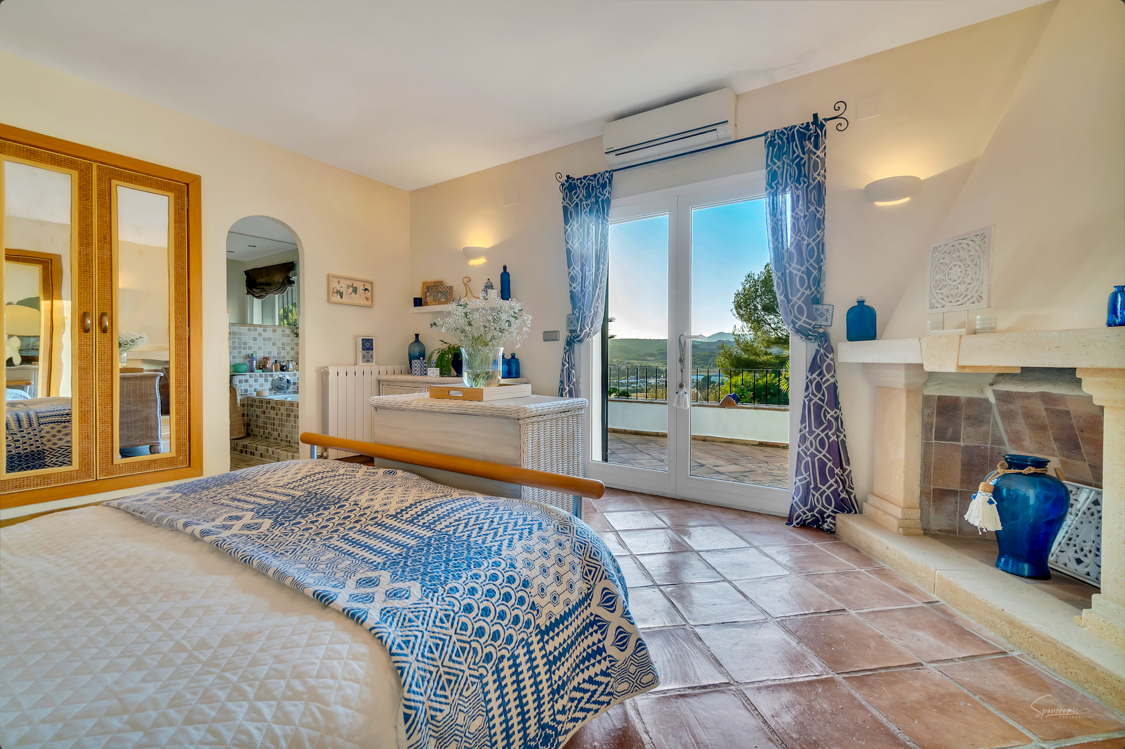  Chalet en venta directa con Plusvillas – C4149* – Villa con 5 dormitorios y 4 baños en Moraira, (Costa Blanca), zona Alcasar 