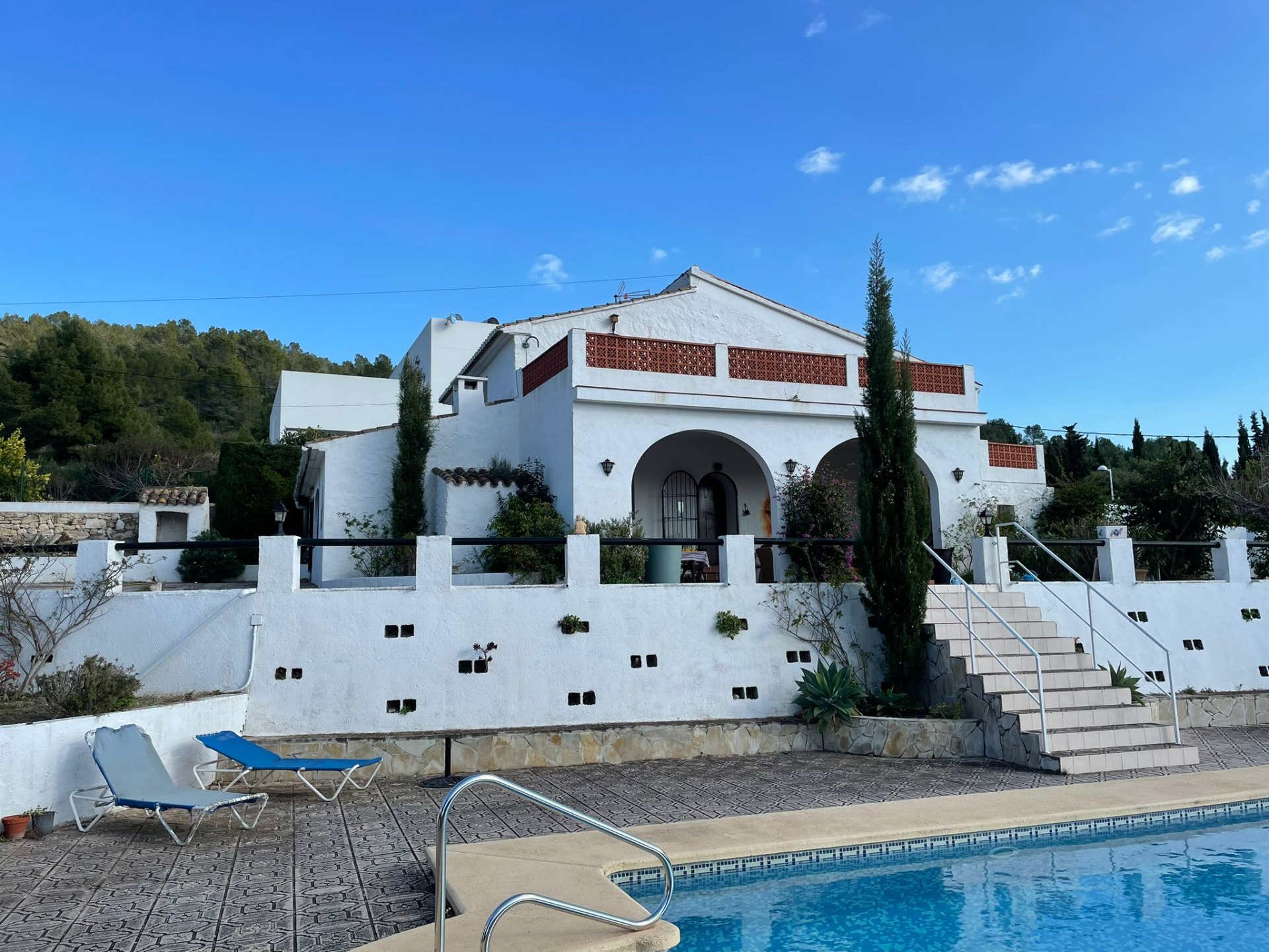  Chalet en venta directa con Plusvillas – C23083* – Villa con 3 dormitorios y 1 baños en Calpe, (Costa Blanca), zona Tosal de cometa 