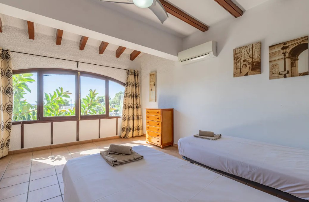  Chalet en venta directa con Plusvillas – C4136* – Villa con 10 dormitorios y 5 baños en Moraira, (Costa Blanca), zona Moraira 