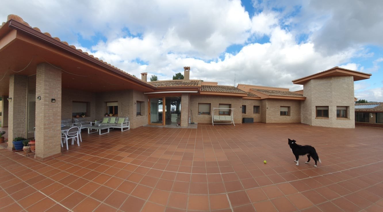  Chalet en venta directa con Plusvillas – C23088* – Villa con 5 dormitorios y 5 baños en Calpe, (Costa Blanca), zona Calpe 