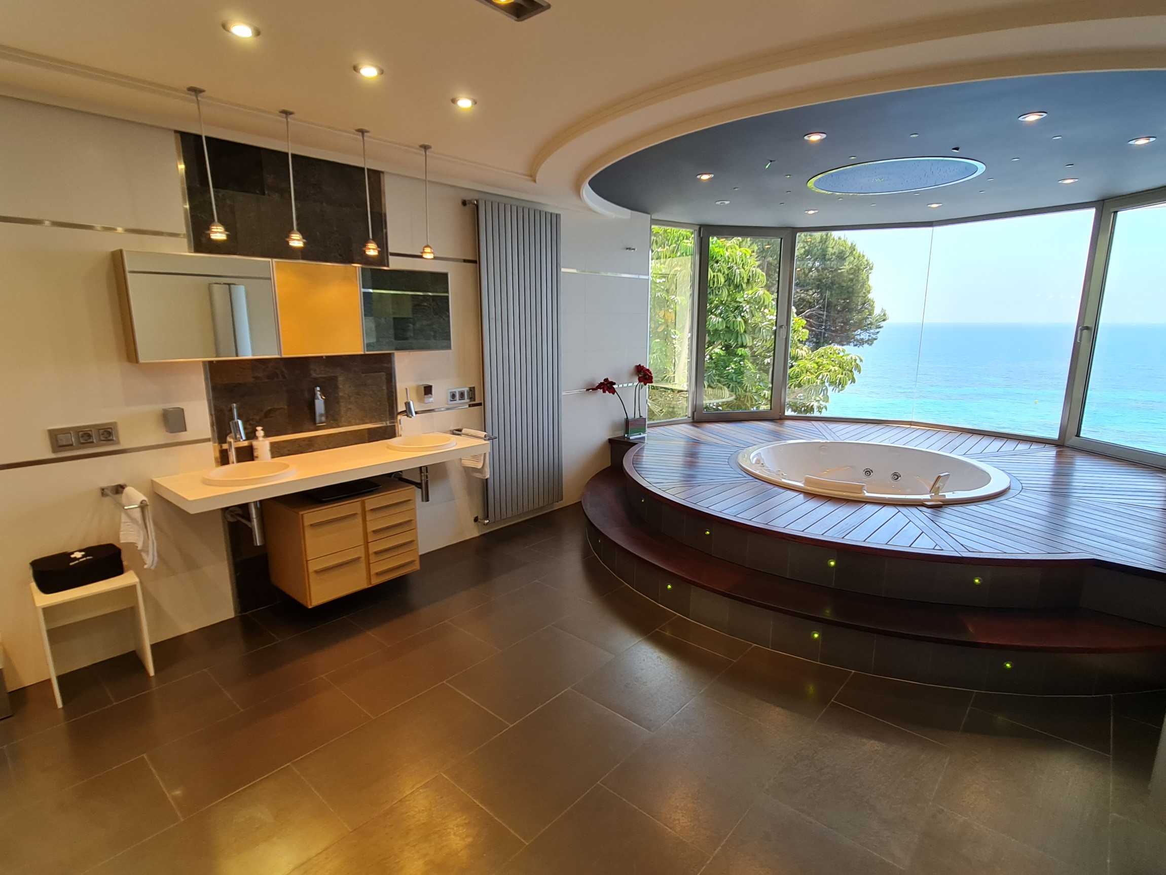  Chalet en venta con Plusvillas -C585- Villa en primera linea en Benissa Costa 