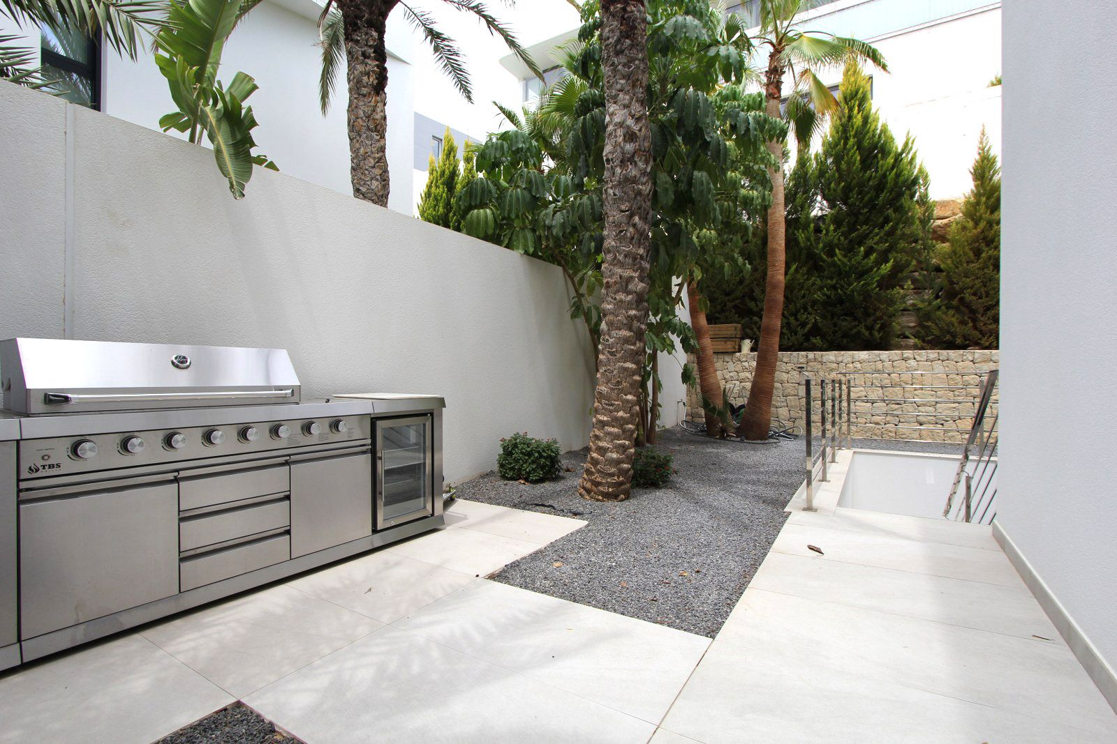  Chalet en venta directa con Plusvillas – C27025* – Villa con 5 dormitorios y 6 baños en Sierra Cortina, (Costa Blanca), zona Montroyal 