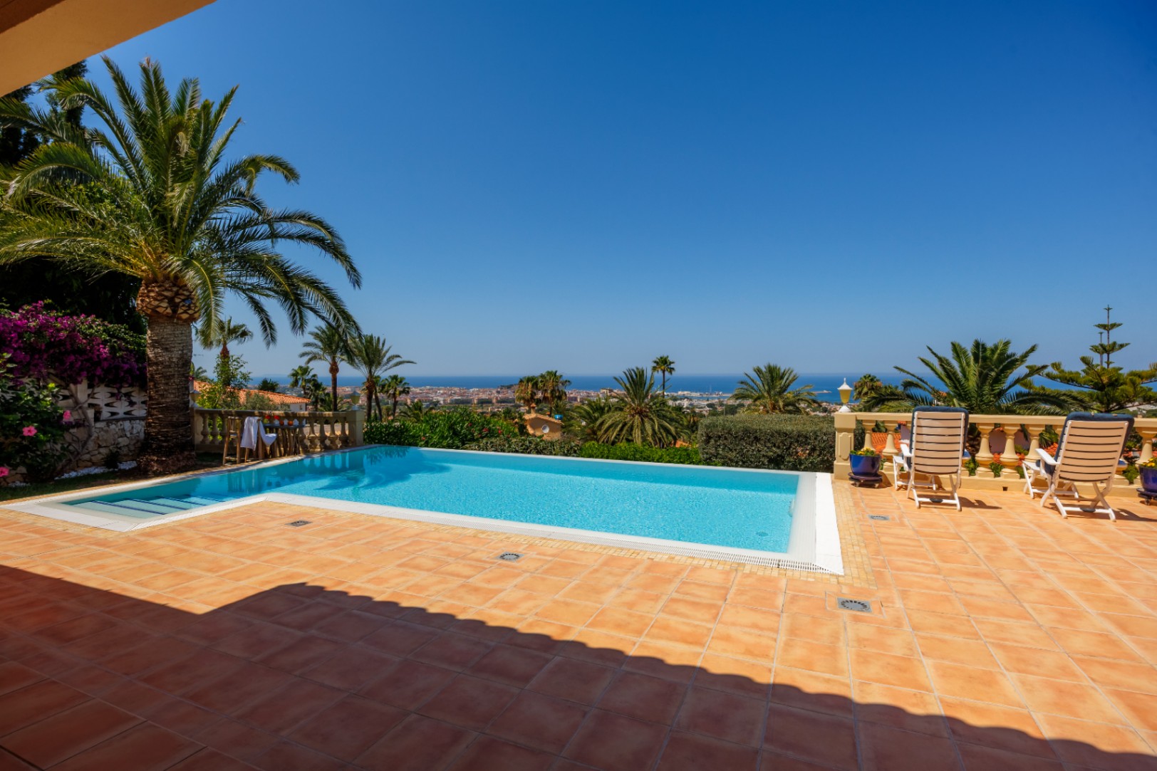  Chalet en venta directa con Plusvillas – C36305* – Villa con 3 dormitorios y 2 baños en Denia, (Costa Blanca), zona Montgo 