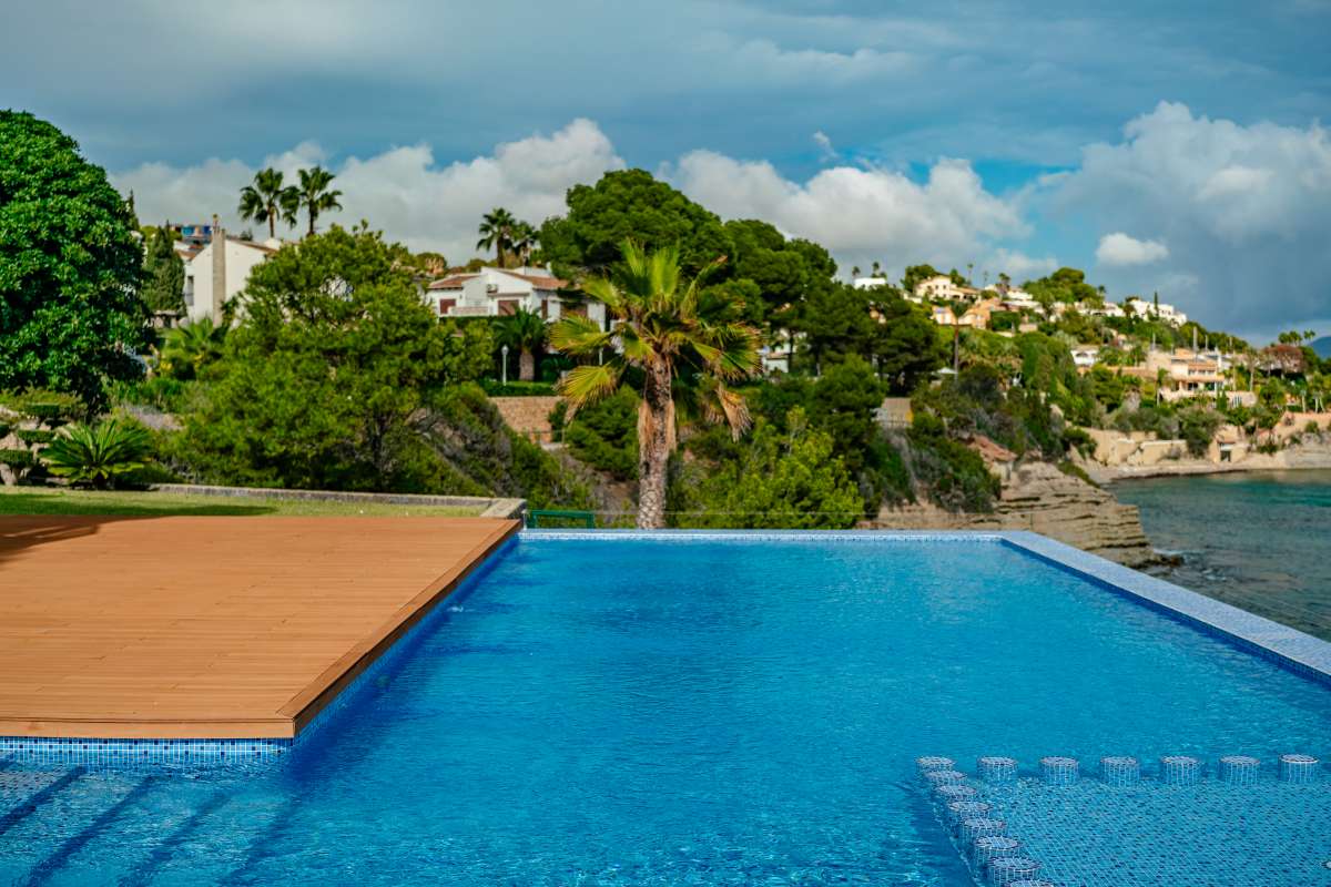  Chalet en venta directa con Plusvillas – C22035* – Villa con 5 dormitorios y 5 baños en Calpe, (Costa Blanca), zona Calpe 