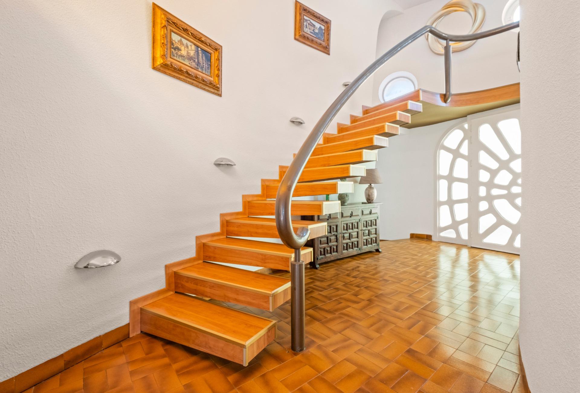  Chalet en venta directa con Plusvillas – C17345* – Villa con 5 dormitorios y 4 baños en Altea, (Costa Blanca), zona Altea La Vella 