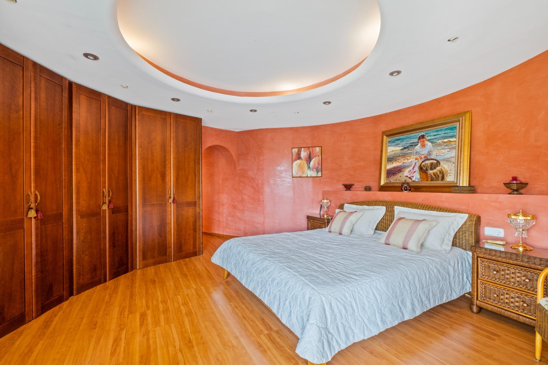  Chalet en venta directa con Plusvillas – C17345* – Villa con 5 dormitorios y 4 baños en Altea, (Costa Blanca), zona Altea La Vella 