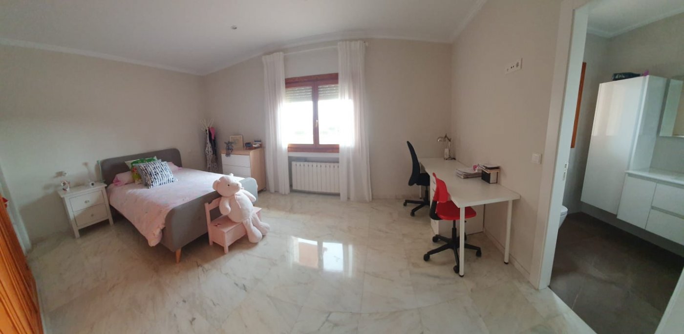  Chalet en venta directa con Plusvillas – C23088* – Villa con 5 dormitorios y 5 baños en Calpe, (Costa Blanca), zona Calpe 